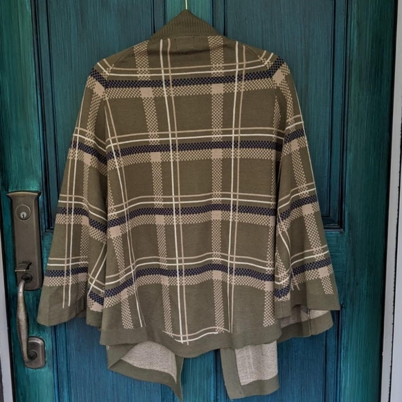 Olive Plaid Knit Button Cape by Hot in Hollywood - Picture 4 of 9